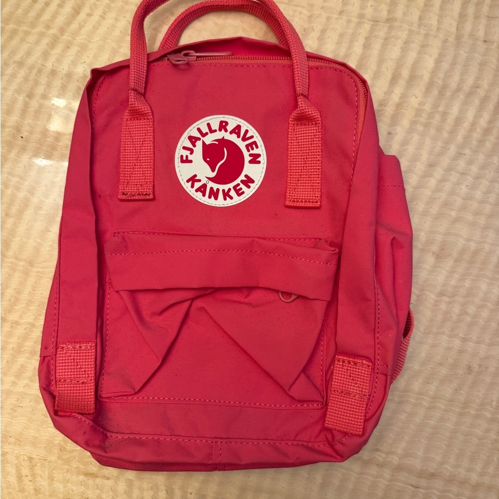 Fjallraven Kånken Bright Pink Backpack